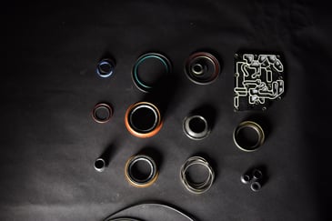 Transmission sealing components from an overhaul kit 